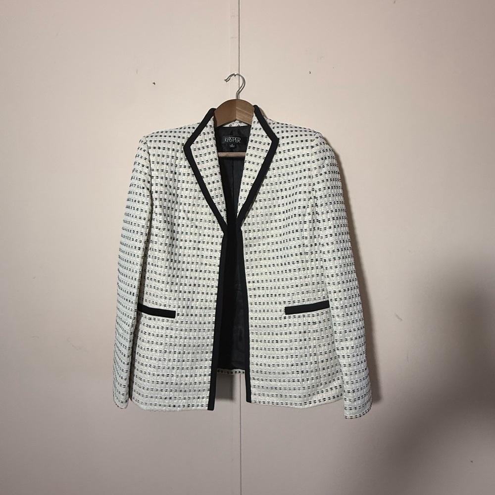 Kasper White and Black Patterned Blazer